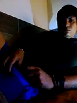 Snapshot of LogaBlade chatting on 12-20-25, 08:21 LogaBlade online show from 12-20-25, 08:21