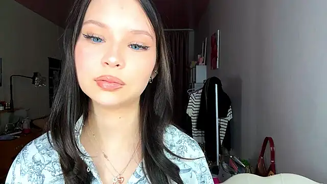 EmmaJonse online show from 11-17-25, 11:05