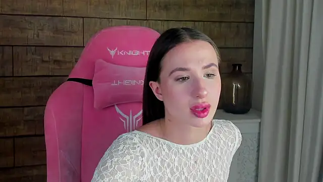 Snapshot of KristinaBellini chatting on 12-05-25, 05:05 KristinaBellini online show from 12-05-25, 05:05