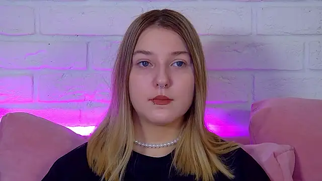 TinnaBurton online show from 05-11-26, 04:04