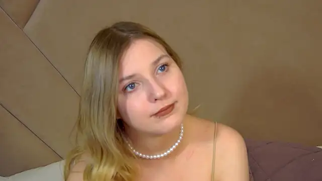 TinnaBurton online show from 06-18-26, 04:22