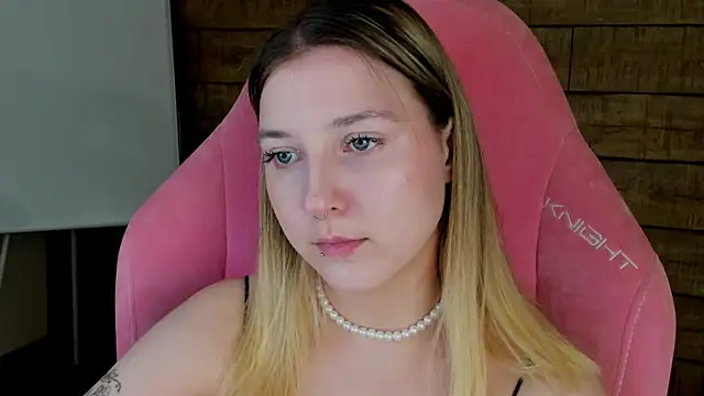 TinnaBurton online show from 07-10-26, 04:20