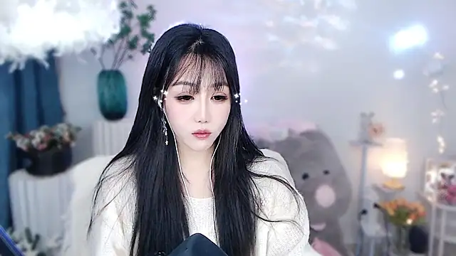 Snapshot of Laura_520 chatting on 11-29-25, 05:54 Laura 520 online show from 11-29-25, 05:54