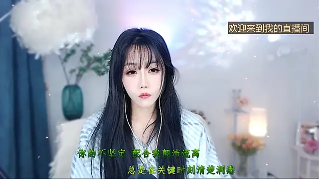 Snapshot of Laura_520 chatting on 12-01-25, 06:51 Laura 520 online show from 12-01-25, 06:51