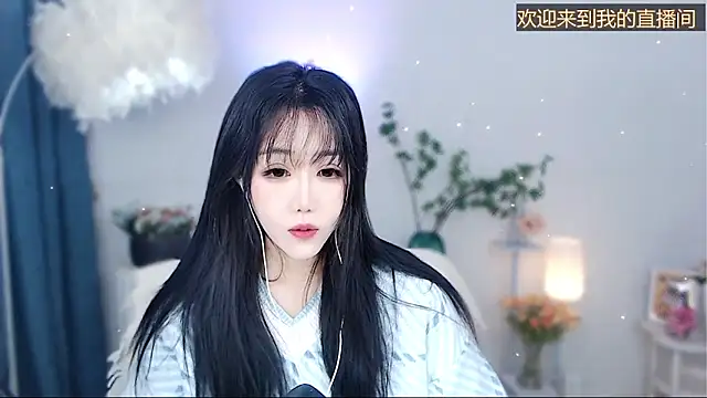 Snapshot of Laura_520 chatting on 12-01-25, 11:43 Laura 520 online show from 12-01-25, 11:43