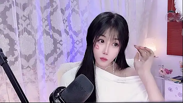 Laura 520 online show from 05-19-26, 10:54