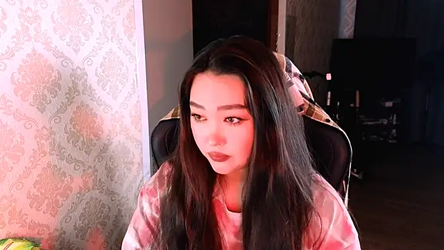 Snapshot of Emma_Uilson chatting on 12-16-25, 03:00 Emma Uilson online show from 12-16-25, 03:00