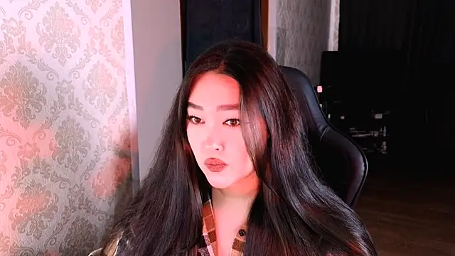 Snapshot of Emma_Uilson chatting on 12-23-25, 05:16 Emma Uilson online show from 12-23-25, 05:16