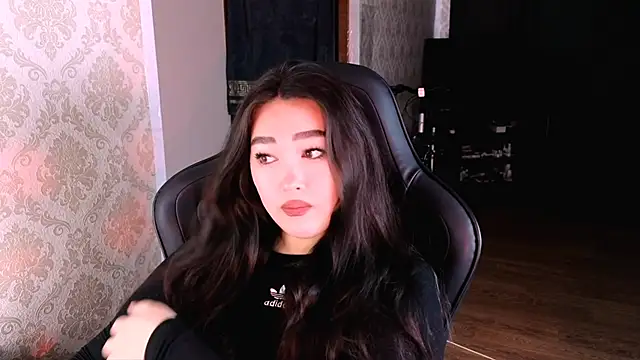 Snapshot of Emma_Uilson chatting on 02-16-26, 05:58 Emma Uilson online show from 02-16-26, 05:58