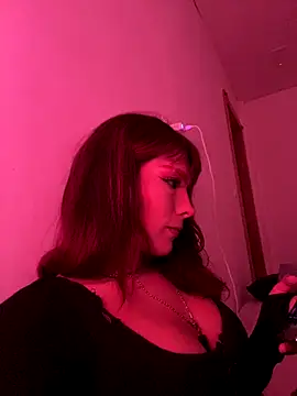 Snapshot of Blacktrinity chatting on 11-17-25, 05:19 Blacktrinity online show from 11-17-25, 05:19