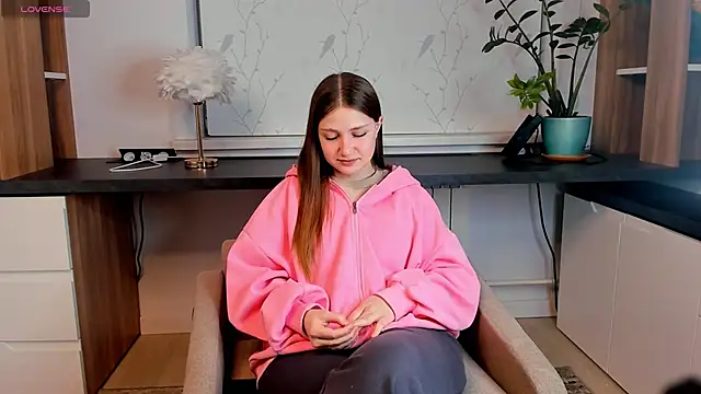 Snapshot of LesaFeldker chatting on 12-04-25, 01:04 LesaFeldker online show from 12-04-25, 01:04