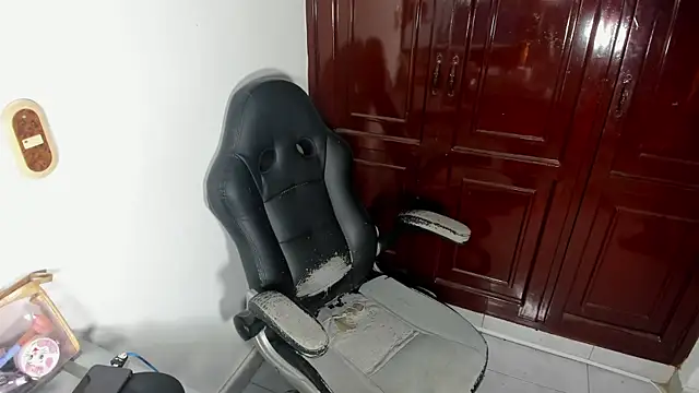 Hot play18 online show from 01-10-26, 04:31