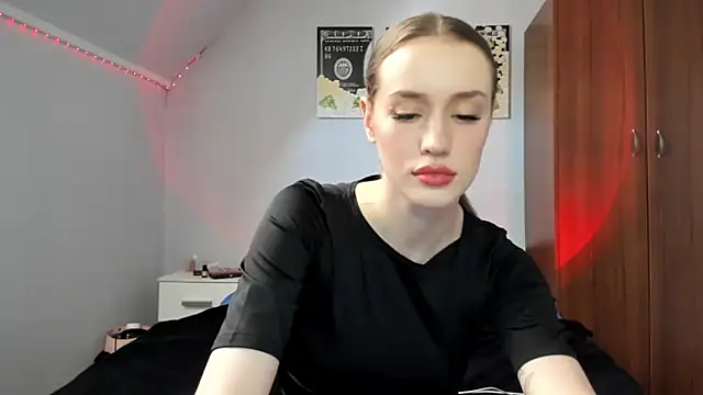 tinyglow online show from 01-09-26, 08:32