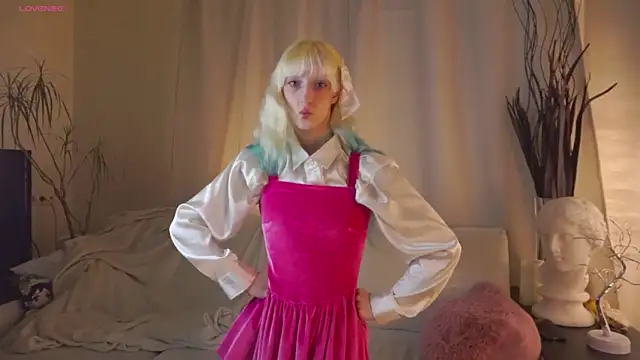 Snapshot of BeverlyWahoske chatting on 11-14-25, 09:13 BeverlyWahoske online show from 11-14-25, 09:13