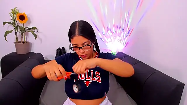 Snapshot of evelisse_ chatting on 12-22-25, 03:47 evelisse online show from 12-22-25, 03:47