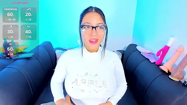 Snapshot of evelisse_ chatting on 02-12-26, 03:45 evelisse online show from 02-12-26, 03:45