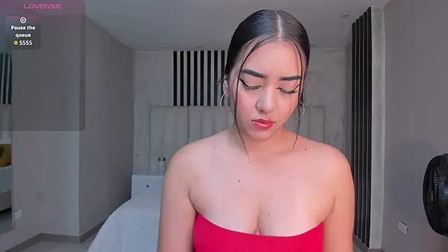 Snapshot of SophieLanne chatting on 11-30-25, 11:31 SophieLanne online show from 11-30-25, 11:31