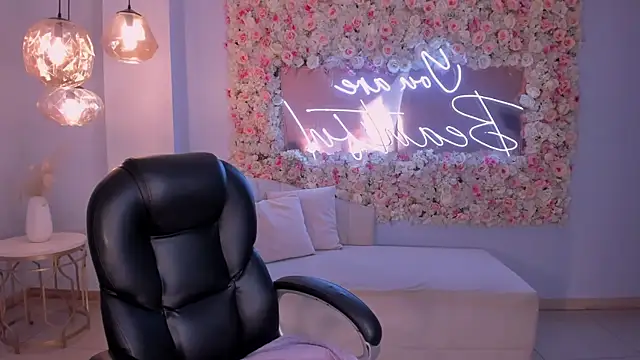 SophieLanne online show from 03-31-26, 04:02