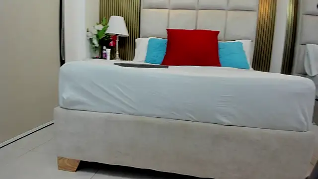 Snapshot of Katia_Young chatting on 11-16-25, 09:09 Katia Young online show from 11-16-25, 09:09