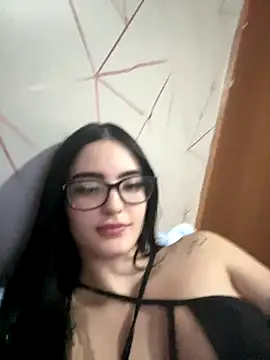 Snapshot of vamp1331 chatting on 11-15-25, 03:26 vamp1331 online show from 11-15-25, 03:26