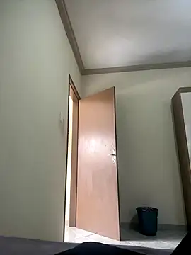 Snapshot of Larissa_xxe chatting on 12-16-25, 01:49 Larissa xxe online show from 12-16-25, 01:49