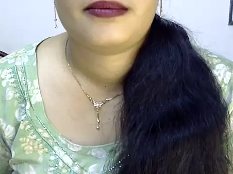 Snapshot of Muskan_Jha chatting on 06-18-26, 01:39 Muskan Jha online show from 06-18-26, 01:39