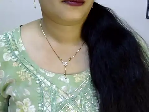 Snapshot of Muskan_Jha chatting on 06-18-26, 01:15 Muskan Jha online show from 06-18-26, 01:15
