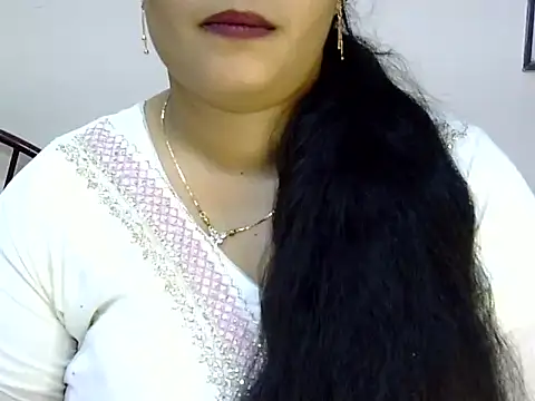 Snapshot of Muskan_Jha chatting on 06-19-26, 02:32 Muskan Jha online show from 06-19-26, 02:32