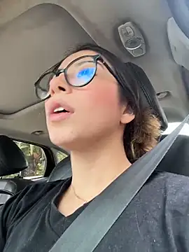 Snapshot of Caitlinn_catt chatting on 12-05-25, 07:43 Caitlinn catt online show from 12-05-25, 07:43