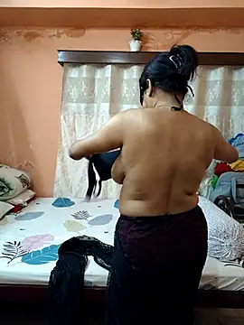 Snapshot of Cute-richa1 chatting on 02-02-26, 01:43 Cute-richa1 online show from 02-02-26, 01:43