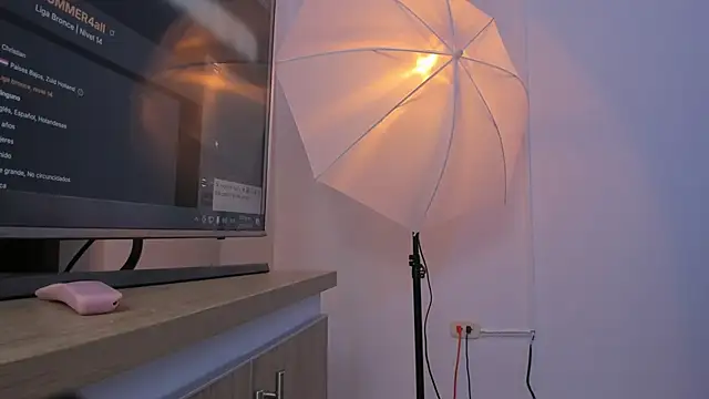 Snapshot of BWW-CINDY11 chatting on 11-21-25, 07:12 BWW-CINDY11 online show from 11-21-25, 07:12