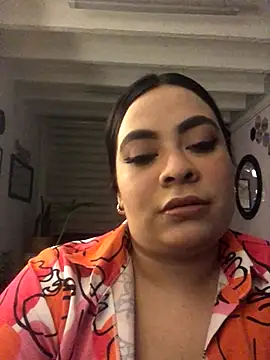 Monserrat J online show from 12-17-25, 05:35