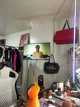 Motherbigbus online show from 04-27-26, 09:40