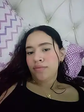 Snapshot of emy_ross_ chatting on 12-17-25, 11:00 emy ross online show from 12-17-25, 11:00