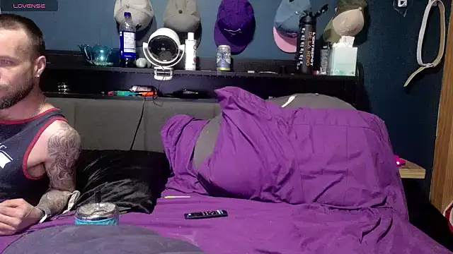 Snapshot of lovecoupleqc chatting on 04-14-26, 05:13 lovecoupleqc online show from 04-14-26, 05:13