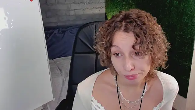 Snapshot of Mary_Wohlberg chatting on 12-15-25, 05:34 Mary Wohlberg online show from 12-15-25, 05:34