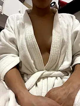 Snapshot of brunalameo chatting on 11-28-25, 04:42 brunalameo online show from 11-28-25, 04:42