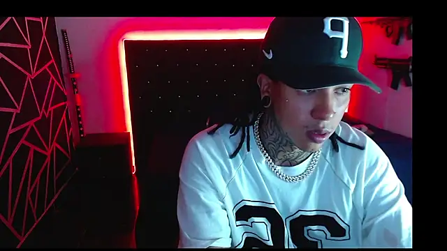 Snapshot of Zero-X9 chatting on 11-17-25, 11:21 Zero-X9 online show from 11-17-25, 11:21