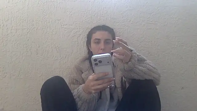 Snapshot of sometimesmiachristina chatting on 12-16-25, 12:32 sometimesmiachristina online show from 12-16-25, 12:32