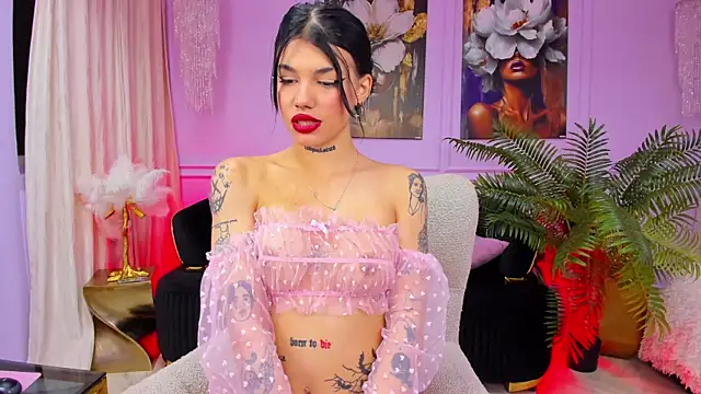 Snapshot of YasminWild chatting on 12-01-25, 04:17 YasminWild online show from 12-01-25, 04:17