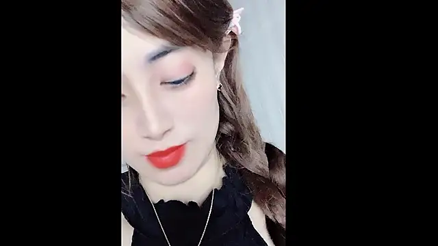 Snapshot of MiAnna-Lovee chatting on 12-14-25, 07:03 MiAnna-Lovee online show from 12-14-25, 07:03