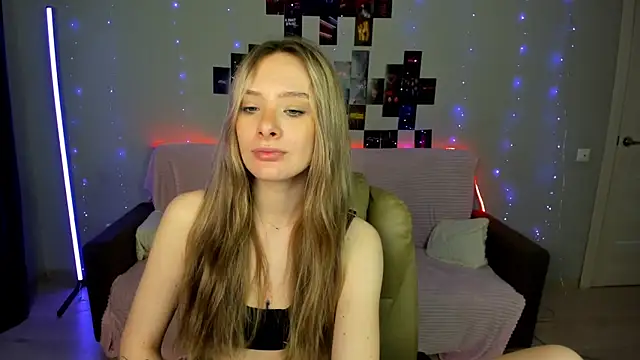 Snapshot of SteshaRay chatting on 12-14-25, 08:20 SteshaRay online show from 12-14-25, 08:20