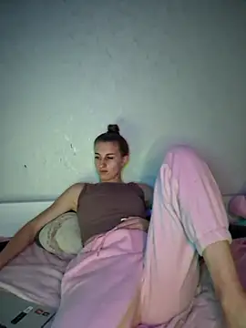 carolinakis  online show from 12-16-25, 08:25