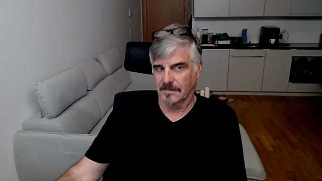 Buidapest online show from 12-13-25, 09:53