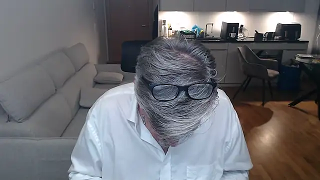 Buidapest online show from 04-05-26, 02:53