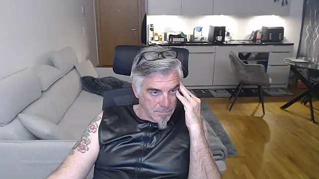 Buidapest online show from 04-29-26, 02:37