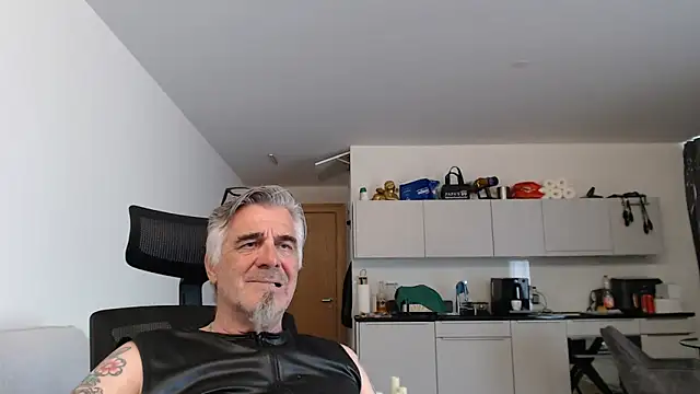 Snapshot of Buidapest chatting on 05-03-26, 02:45 Buidapest online show from 05-03-26, 02:45