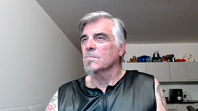 Snapshot of Buidapest chatting on 05-10-26, 03:01 Buidapest online show from 05-10-26, 03:01