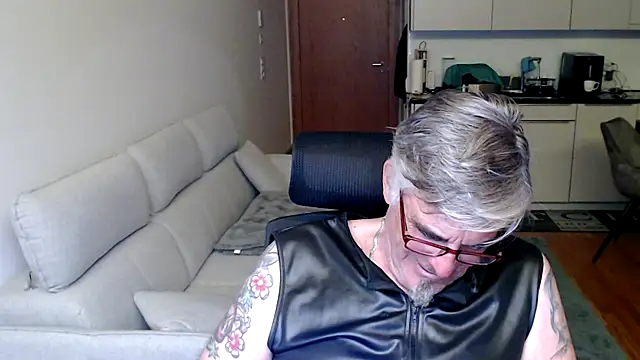 Snapshot of Buidapest chatting on 05-10-26, 08:47 Buidapest online show from 05-10-26, 08:47