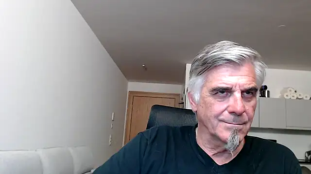 Snapshot of Buidapest chatting on 05-12-26, 03:58 Buidapest online show from 05-12-26, 03:58